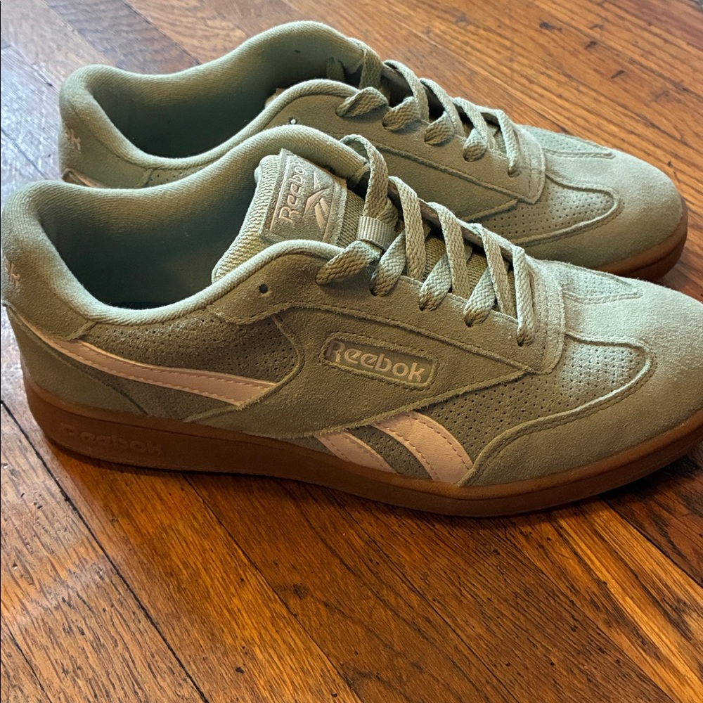 Reebok Sneakers